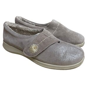 Hotter Comfort Concept Taupe Loafers with Fuzzy Lining + Daisy Detail - Size 7